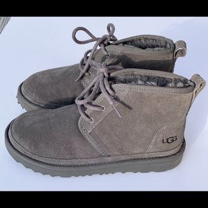 NWOT UGG Neumel Chukka Boots
